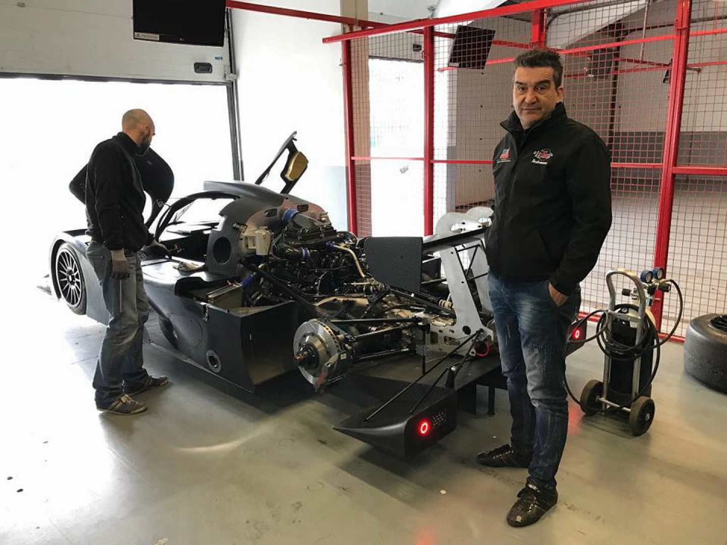 Garage & Team - Photo 12