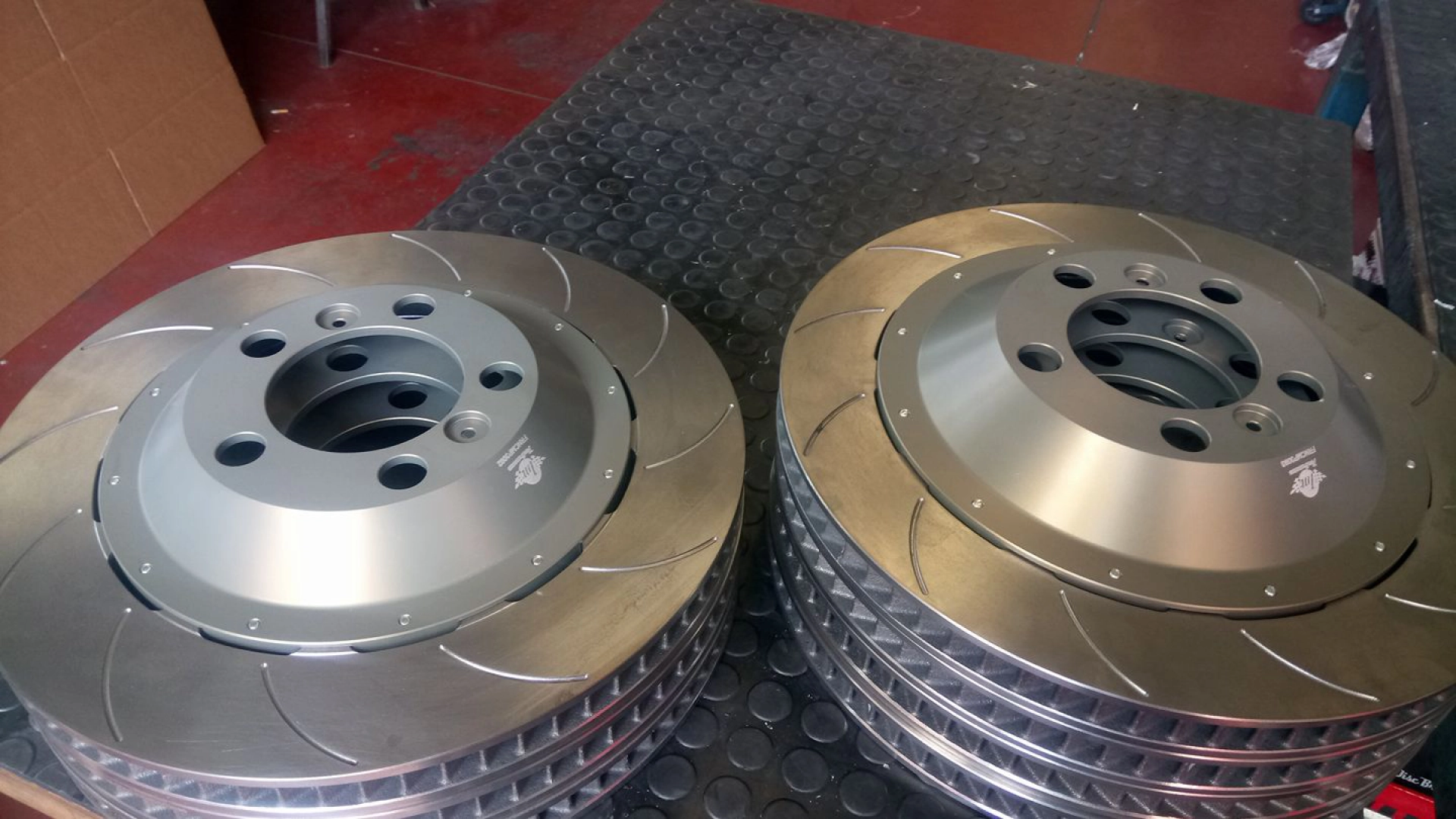 Components & Production - Photo 11